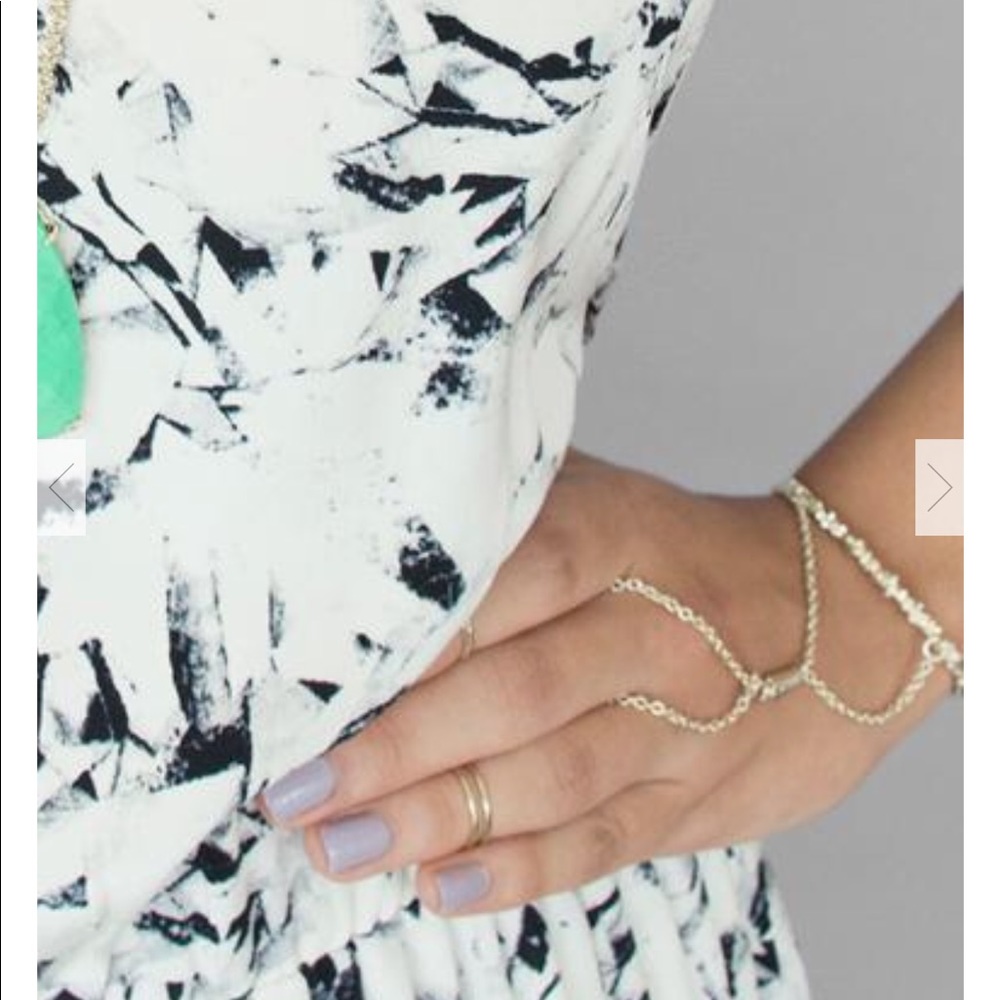 Yasmin Kendra Scott necklace with hand chain